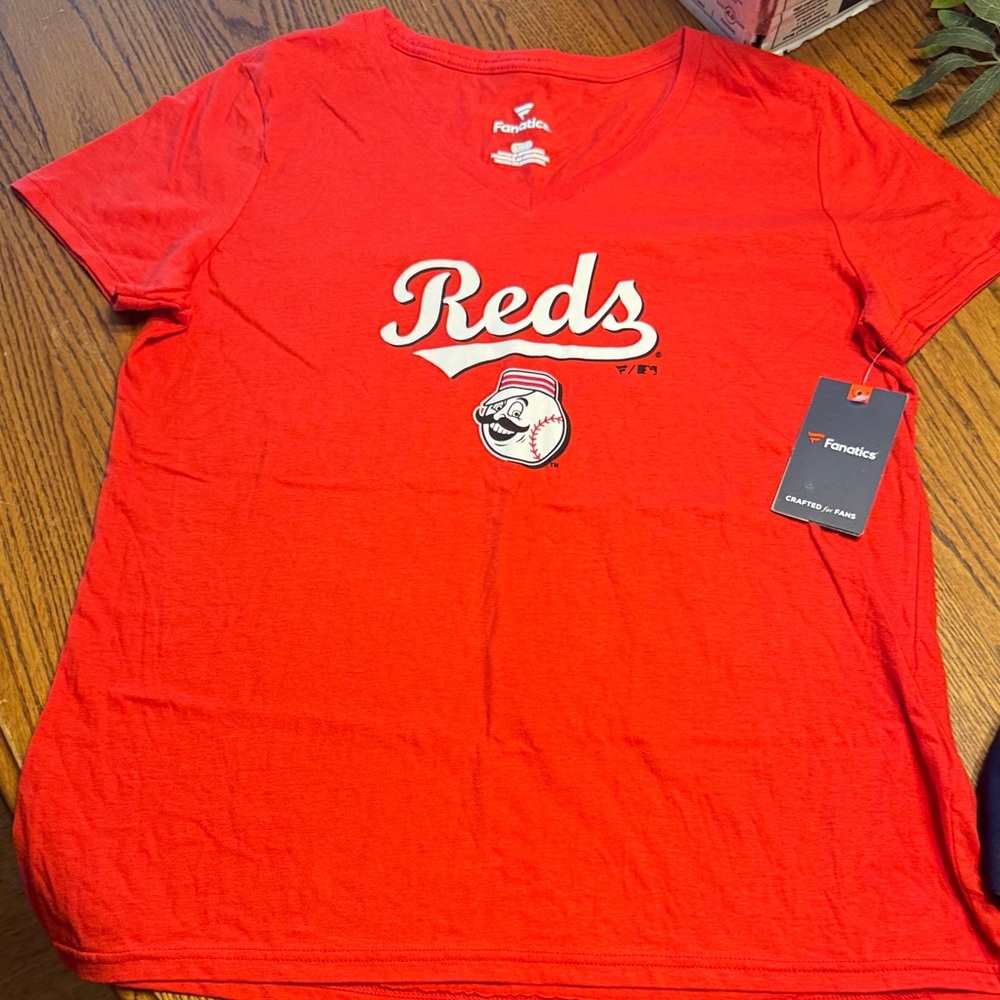 Fanatics Red 'Reds' Graphic Tee